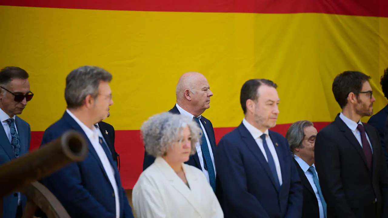 Acto Institucional del &ldquo;D&iacute;a de la Delegaci&oacute;n de Defensa en la Comunidad Foral de Navarra&rdquo;, en el que se reconoce a la Federaci&oacute;n de Casas Regionales en Navarra como al Jefe Superior de Polic&iacute;a Nacional de Navarra. PABLO LASAOSA