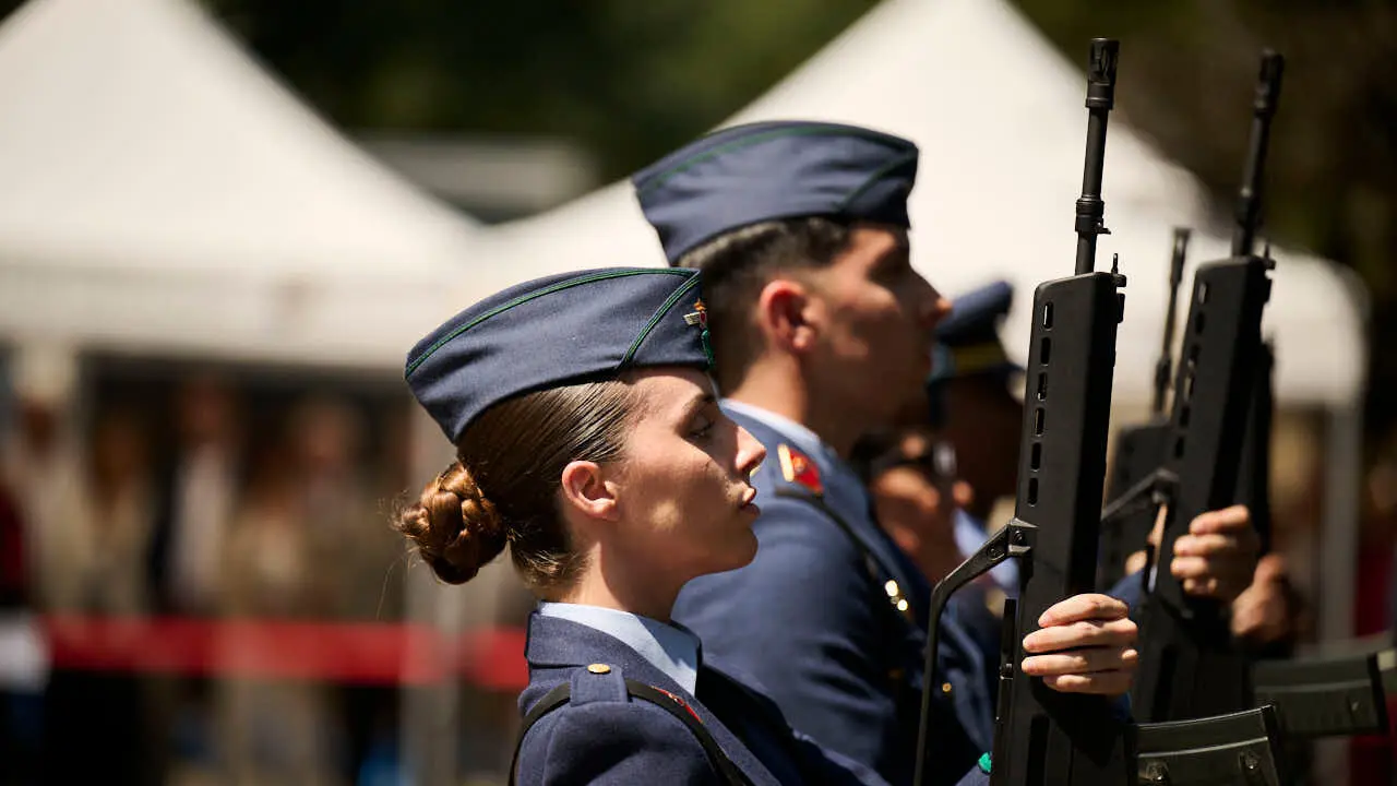 Acto Institucional del &ldquo;D&iacute;a de la Delegaci&oacute;n de Defensa en la Comunidad Foral de Navarra&rdquo;, en el que se reconoce a la Federaci&oacute;n de Casas Regionales en Navarra como al Jefe Superior de Polic&iacute;a Nacional de Navarra. PABLO LASAOSA
