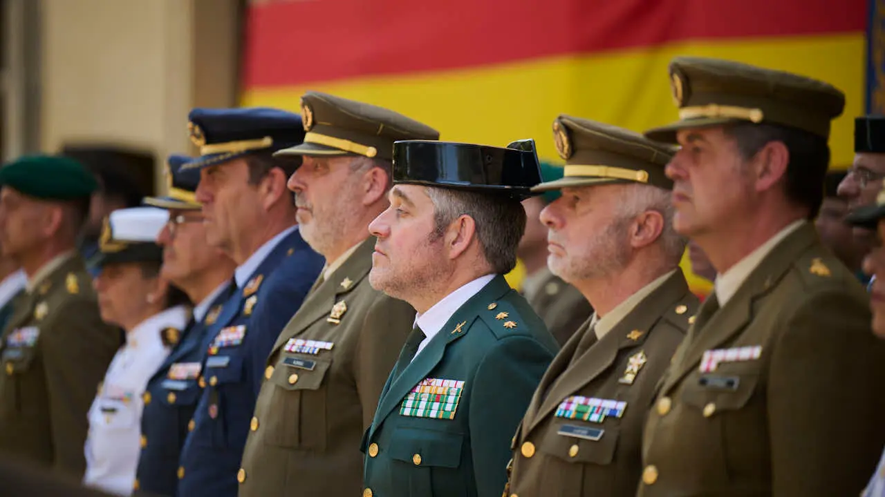 Acto Institucional del &ldquo;D&iacute;a de la Delegaci&oacute;n de Defensa en la Comunidad Foral de Navarra&rdquo;, en el que se reconoce a la Federaci&oacute;n de Casas Regionales en Navarra como al Jefe Superior de Polic&iacute;a Nacional de Navarra. PABLO LASAOSA