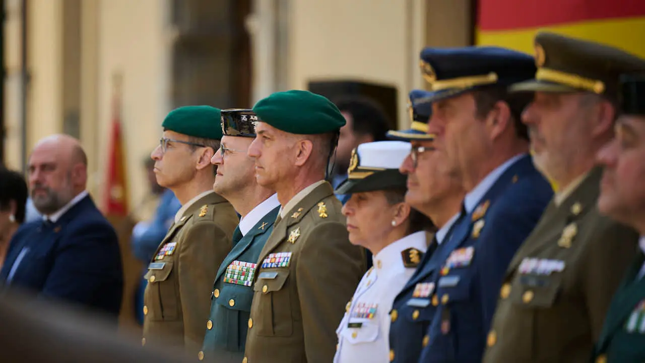 Acto Institucional del &ldquo;D&iacute;a de la Delegaci&oacute;n de Defensa en la Comunidad Foral de Navarra&rdquo;, en el que se reconoce a la Federaci&oacute;n de Casas Regionales en Navarra como al Jefe Superior de Polic&iacute;a Nacional de Navarra. PABLO LASAOSA