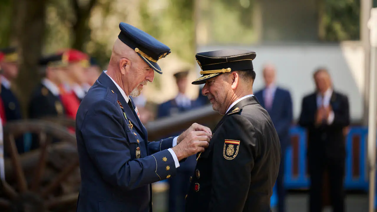Acto Institucional del &ldquo;D&iacute;a de la Delegaci&oacute;n de Defensa en la Comunidad Foral de Navarra&rdquo;, en el que se reconoce a la Federaci&oacute;n de Casas Regionales en Navarra como al Jefe Superior de Polic&iacute;a Nacional de Navarra. PABLO LASAOSA