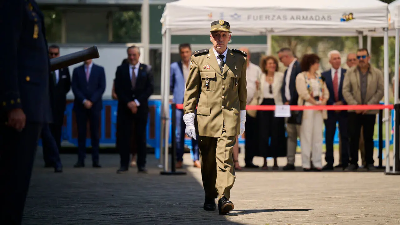 Acto Institucional del &ldquo;D&iacute;a de la Delegaci&oacute;n de Defensa en la Comunidad Foral de Navarra&rdquo;, en el que se reconoce a la Federaci&oacute;n de Casas Regionales en Navarra como al Jefe Superior de Polic&iacute;a Nacional de Navarra. PABLO LASAOSA