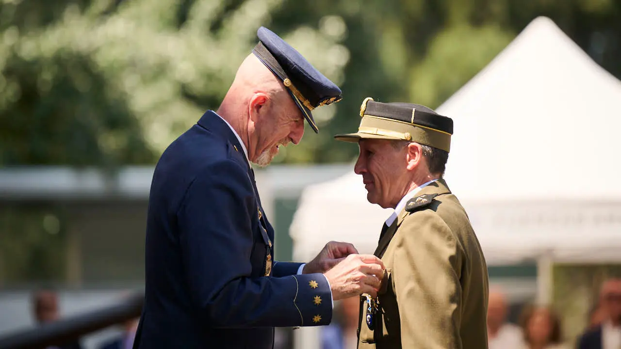 Acto Institucional del &ldquo;D&iacute;a de la Delegaci&oacute;n de Defensa en la Comunidad Foral de Navarra&rdquo;, en el que se reconoce a la Federaci&oacute;n de Casas Regionales en Navarra como al Jefe Superior de Polic&iacute;a Nacional de Navarra. PABLO LASAOSA