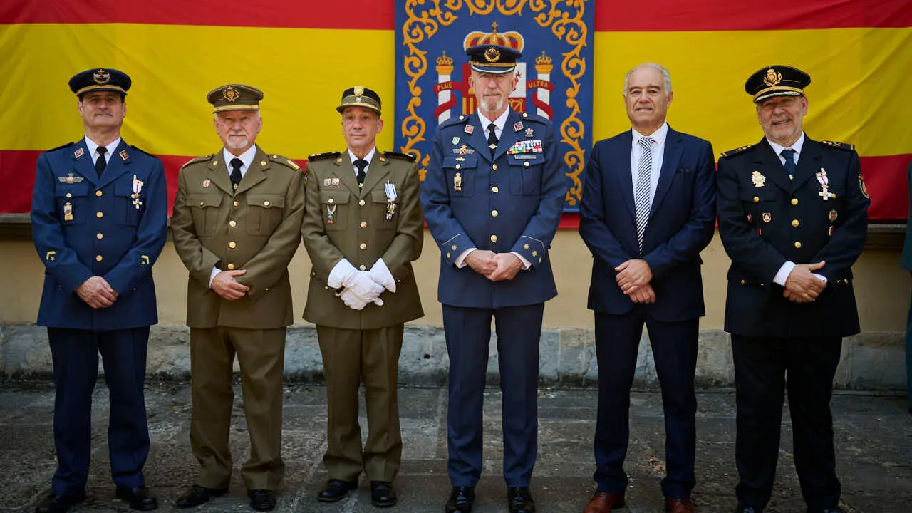 Acto Institucional del &ldquo;D&iacute;a de la Delegaci&oacute;n de Defensa en la Comunidad Foral de Navarra&rdquo;, en el que se reconoce a la Federaci&oacute;n de Casas Regionales en Navarra como al Jefe Superior de Polic&iacute;a Nacional de Navarra. PABLO LASAOSA