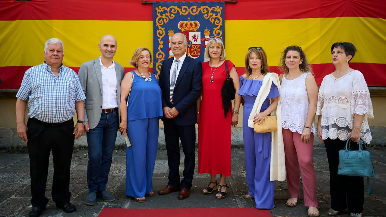 Acto Institucional del &ldquo;D&iacute;a de la Delegaci&oacute;n de Defensa en la Comunidad Foral de Navarra&rdquo;, en el que se reconoce a la Federaci&oacute;n de Casas Regionales en Navarra como al Jefe Superior de Polic&iacute;a Nacional de Navarra. PABLO LASAOSA