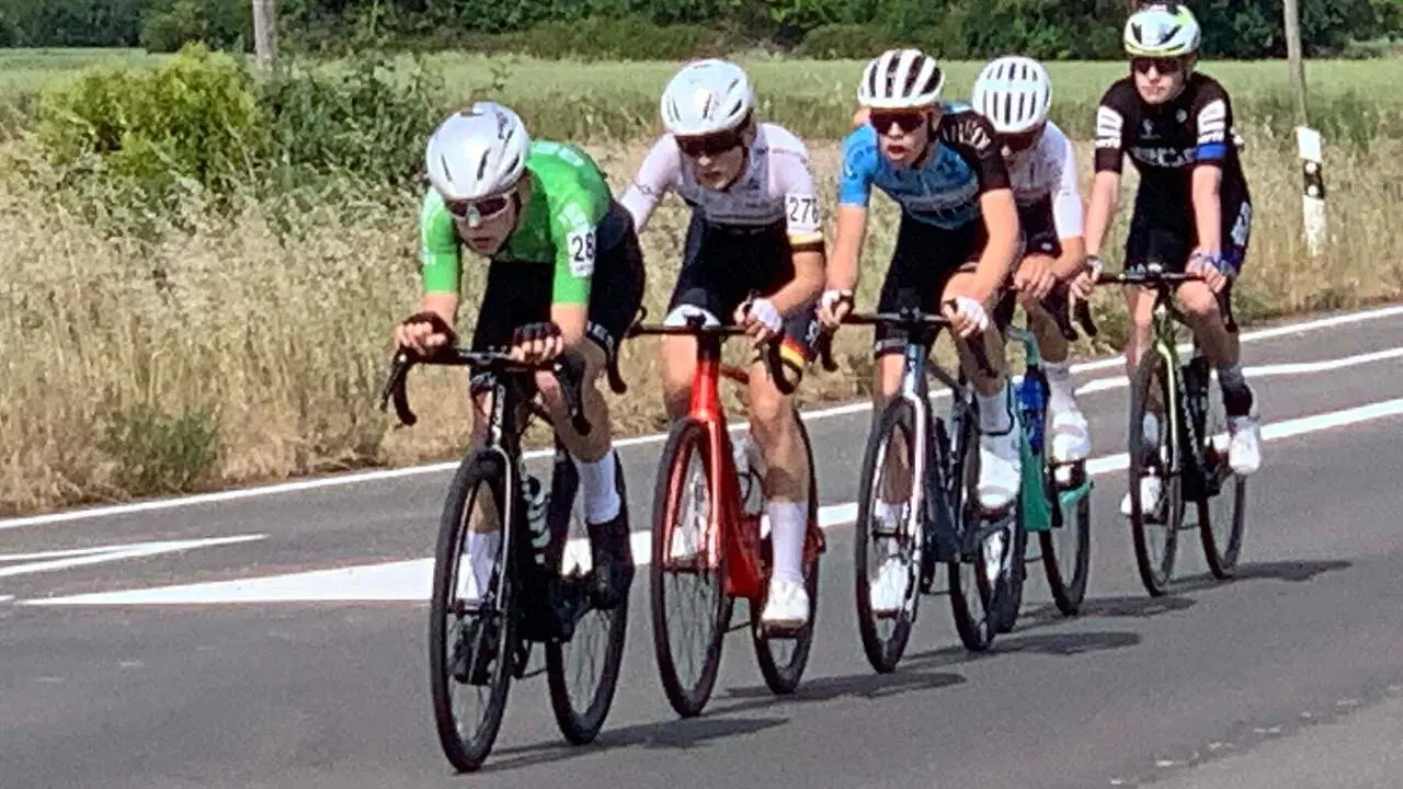 Murieta celebra la fiesta del mayo con carrera ciclista, aperitivo y m&uacute;sica en el front&oacute;n. Navarra.com