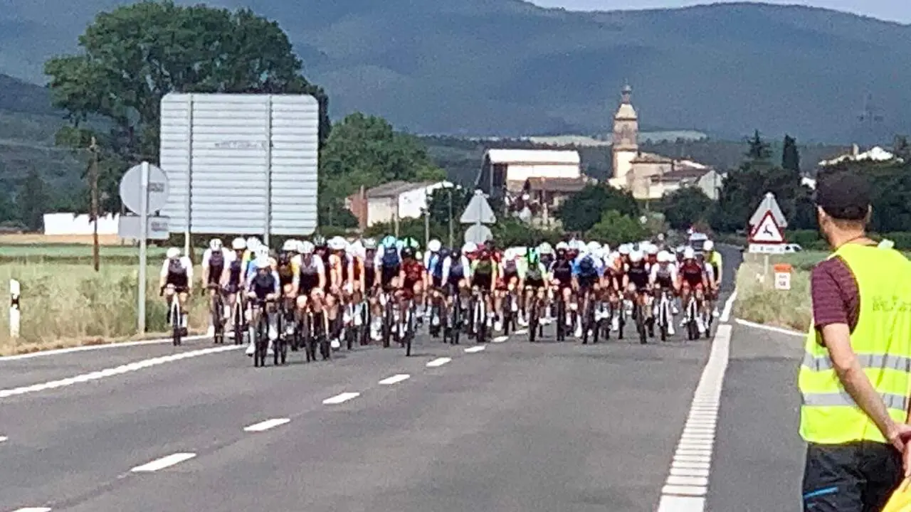 Murieta celebra la fiesta del mayo con carrera ciclista, aperitivo y m&uacute;sica en el front&oacute;n. Navarra.com
