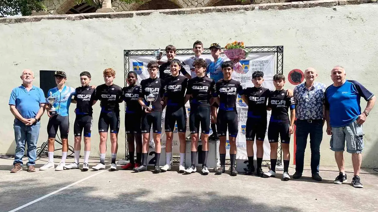 Murieta celebra la fiesta del mayo con carrera ciclista, aperitivo y m&uacute;sica en el front&oacute;n. Navarra.com