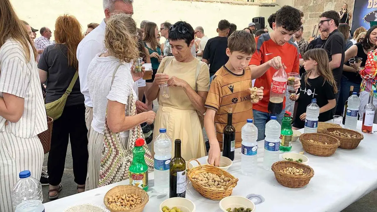Murieta celebra la fiesta del mayo con carrera ciclista, aperitivo y m&uacute;sica en el front&oacute;n. Navarra.com
