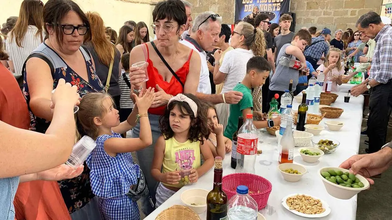 Murieta celebra la fiesta del mayo con carrera ciclista, aperitivo y m&uacute;sica en el front&oacute;n. Navarra.com