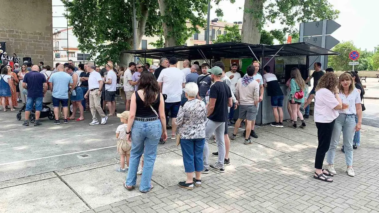 Murieta celebra la fiesta del mayo con carrera ciclista, aperitivo y m&uacute;sica en el front&oacute;n. Navarra.com