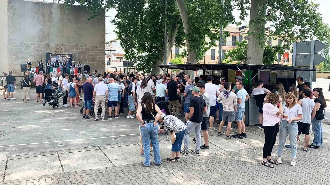 Murieta celebra la fiesta del mayo con carrera ciclista, aperitivo y m&uacute;sica en el front&oacute;n. Navarra.com