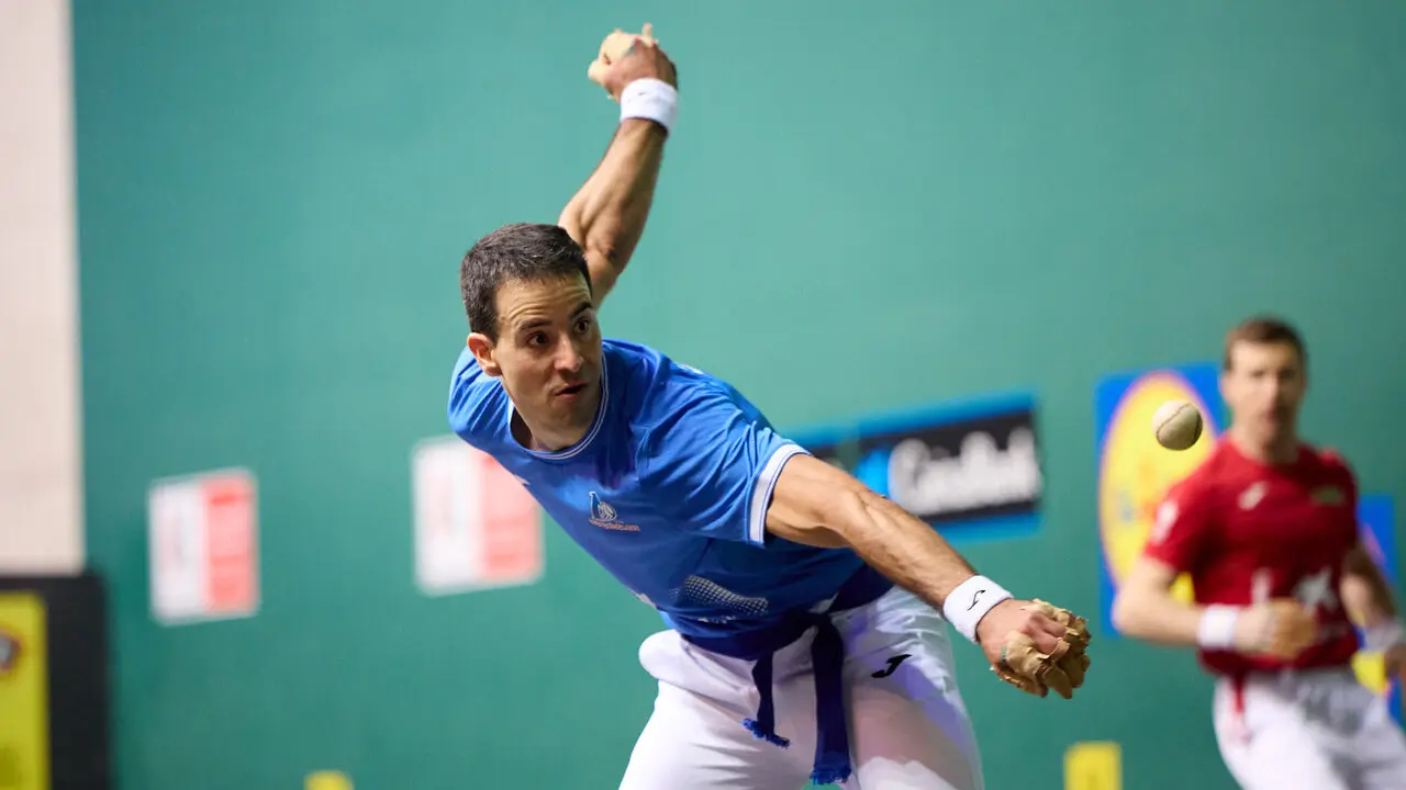 Final del Campeonato Manomanista de pelota vasca entre I&ntilde;aki Artola y Dar&iacute;o G&oacute;mez disputada en el pabell&oacute;n Navarra Arena de Pamplona. I&Ntilde;IGO ALZUGARAY