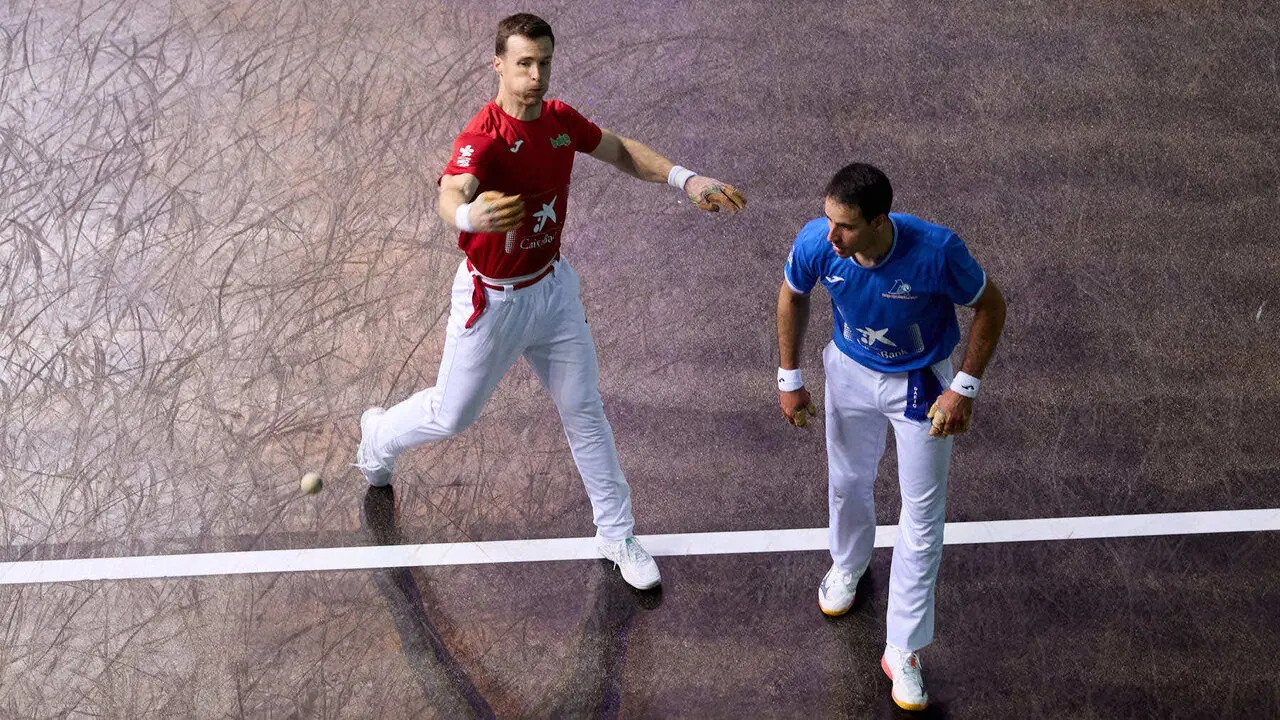 Final del Campeonato Manomanista de pelota vasca entre I&ntilde;aki Artola y Dar&iacute;o G&oacute;mez disputada en el pabell&oacute;n Navarra Arena de Pamplona. I&Ntilde;IGO ALZUGARAY