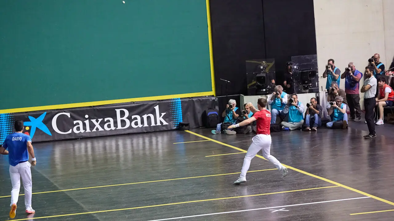 Final del Campeonato Manomanista de pelota vasca entre I&ntilde;aki Artola y Dar&iacute;o G&oacute;mez disputada en el pabell&oacute;n Navarra Arena de Pamplona. I&Ntilde;IGO ALZUGARAY