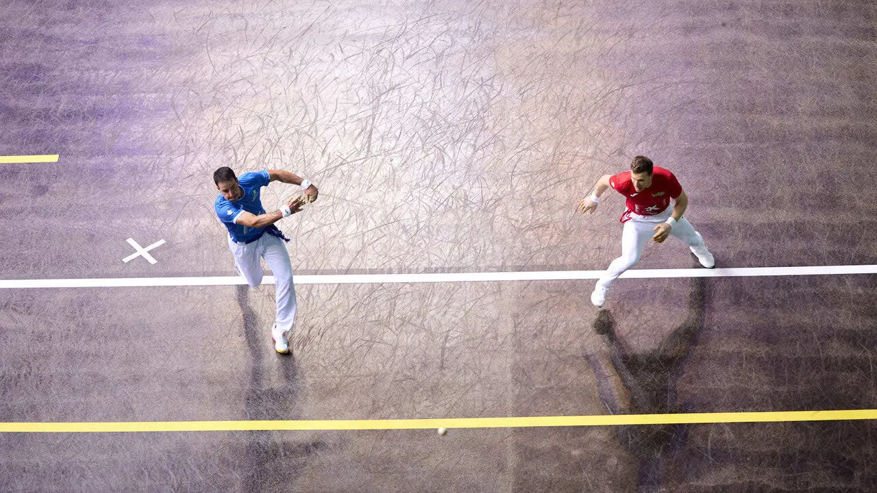 Final del Campeonato Manomanista de pelota vasca entre I&ntilde;aki Artola y Dar&iacute;o G&oacute;mez disputada en el pabell&oacute;n Navarra Arena de Pamplona. I&Ntilde;IGO ALZUGARAY
