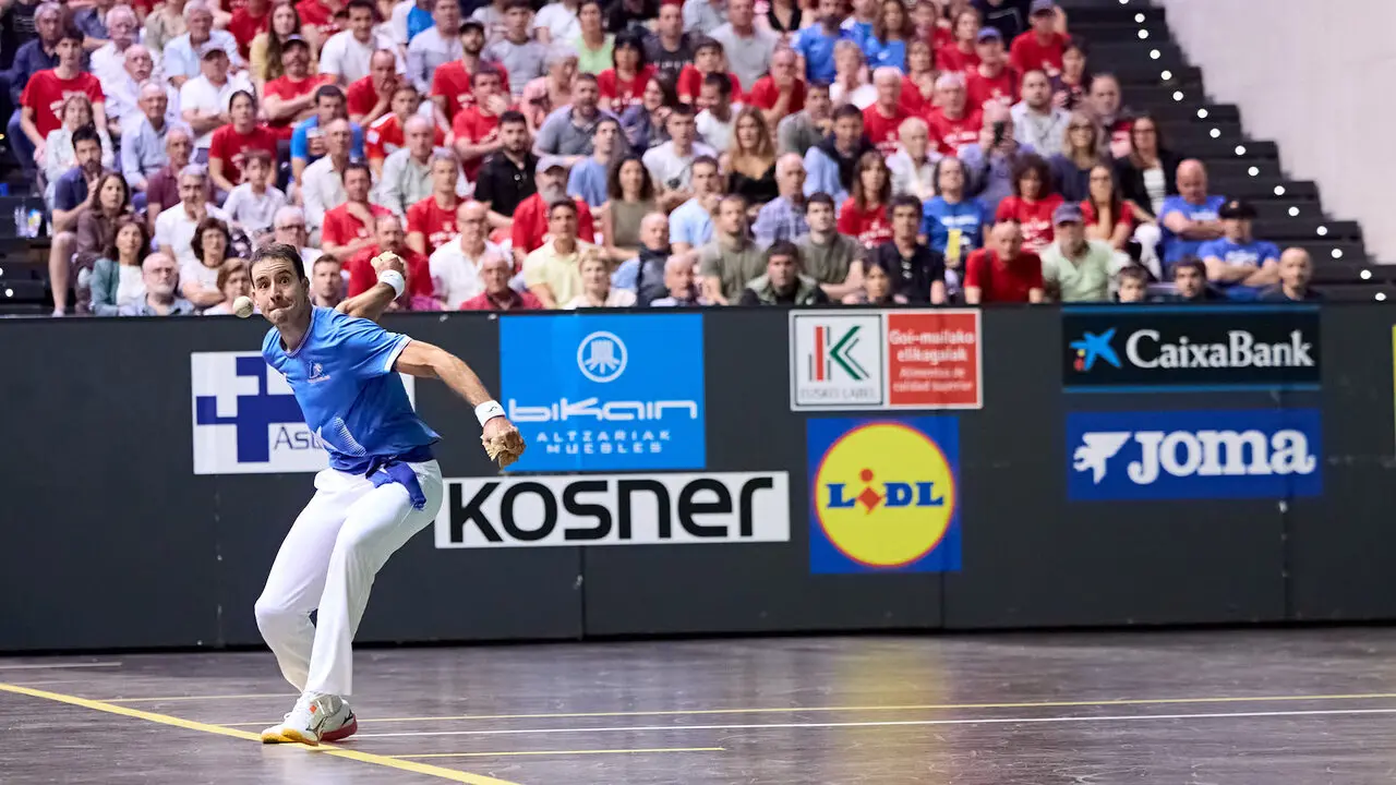 Final del Campeonato Manomanista de pelota vasca entre I&ntilde;aki Artola y Dar&iacute;o G&oacute;mez disputada en el pabell&oacute;n Navarra Arena de Pamplona. I&Ntilde;IGO ALZUGARAY