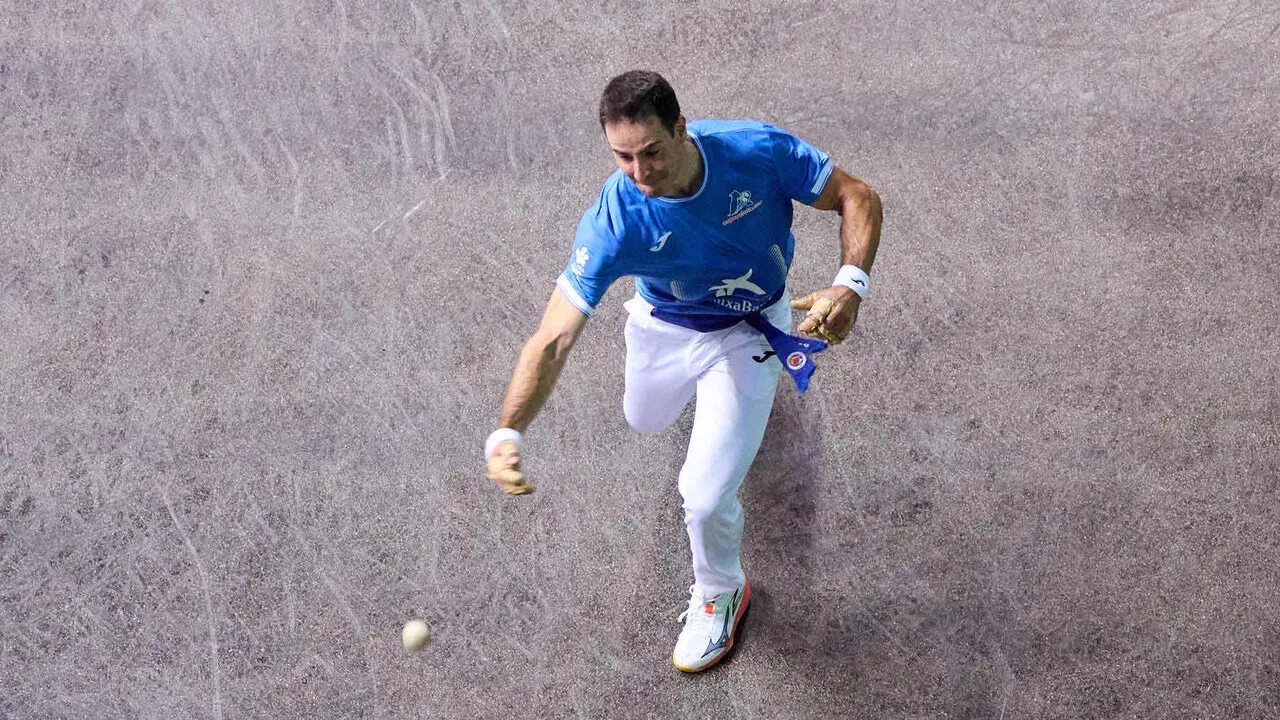 Final del Campeonato Manomanista de pelota vasca entre I&ntilde;aki Artola y Dar&iacute;o G&oacute;mez disputada en el pabell&oacute;n Navarra Arena de Pamplona. I&Ntilde;IGO ALZUGARAY