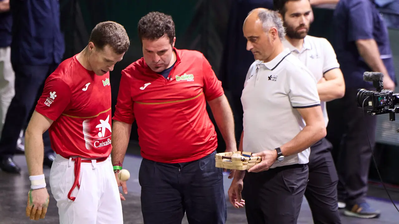 Final del Campeonato Manomanista de pelota vasca entre I&ntilde;aki Artola y Dar&iacute;o G&oacute;mez disputada en el pabell&oacute;n Navarra Arena de Pamplona. I&Ntilde;IGO ALZUGARAY