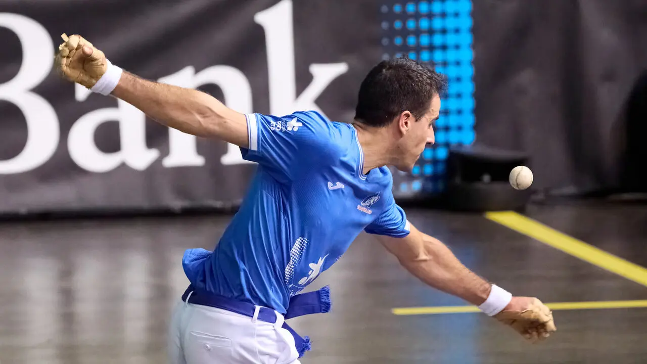 Final del Campeonato Manomanista de pelota vasca entre I&ntilde;aki Artola y Dar&iacute;o G&oacute;mez disputada en el pabell&oacute;n Navarra Arena de Pamplona. I&Ntilde;IGO ALZUGARAY