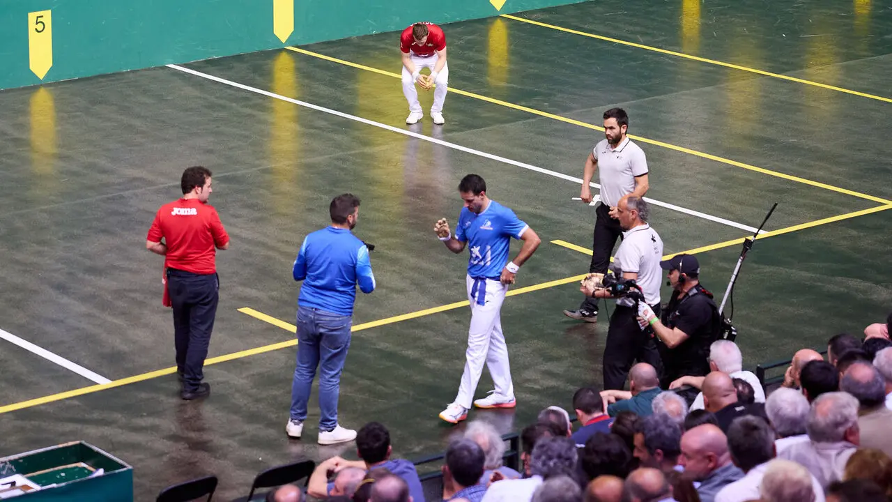 Final del Campeonato Manomanista de pelota vasca entre I&ntilde;aki Artola y Dar&iacute;o G&oacute;mez disputada en el pabell&oacute;n Navarra Arena de Pamplona. I&Ntilde;IGO ALZUGARAY