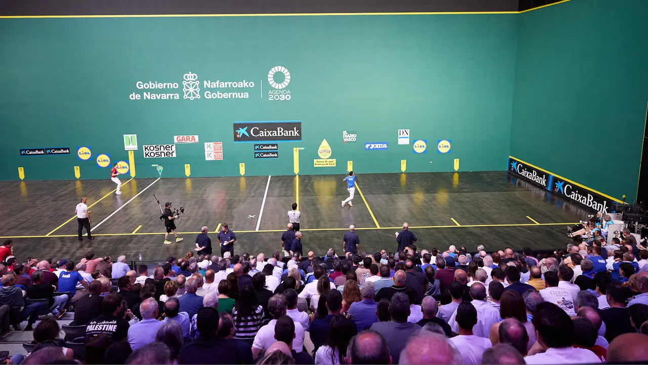 Final del Campeonato Manomanista de pelota vasca entre I&ntilde;aki Artola y Dar&iacute;o G&oacute;mez disputada en el pabell&oacute;n Navarra Arena de Pamplona. I&Ntilde;IGO ALZUGARAY