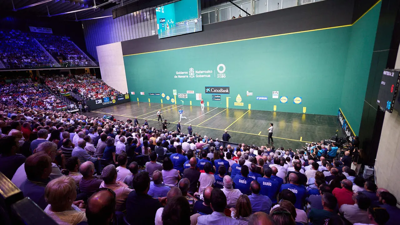 Final del Campeonato Manomanista de pelota vasca entre I&ntilde;aki Artola y Dar&iacute;o G&oacute;mez disputada en el pabell&oacute;n Navarra Arena de Pamplona. I&Ntilde;IGO ALZUGARAY