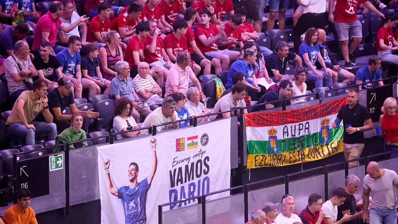 Las gradas del pabell&oacute;n Navarra Arena de Pamplona durante la Final del Campeonato Manomanista de pelota vasca entre I&ntilde;aki Artola y Dar&iacute;o G&oacute;mez. I&Ntilde;IGO ALZUGARAY