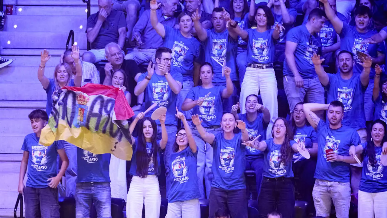 Las gradas del pabell&oacute;n Navarra Arena de Pamplona durante la Final del Campeonato Manomanista de pelota vasca entre I&ntilde;aki Artola y Dar&iacute;o G&oacute;mez. I&Ntilde;IGO ALZUGARAY