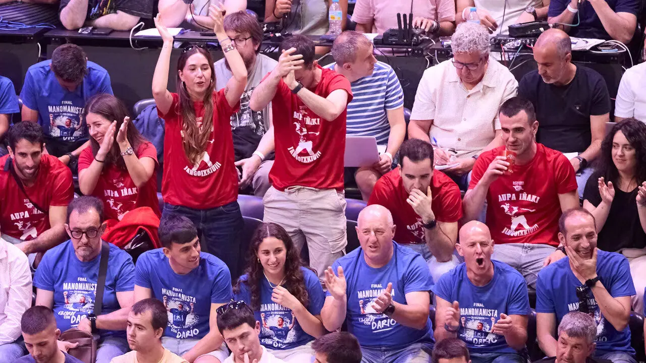 Las gradas del pabell&oacute;n Navarra Arena de Pamplona durante la Final del Campeonato Manomanista de pelota vasca entre I&ntilde;aki Artola y Dar&iacute;o G&oacute;mez. I&Ntilde;IGO ALZUGARAY