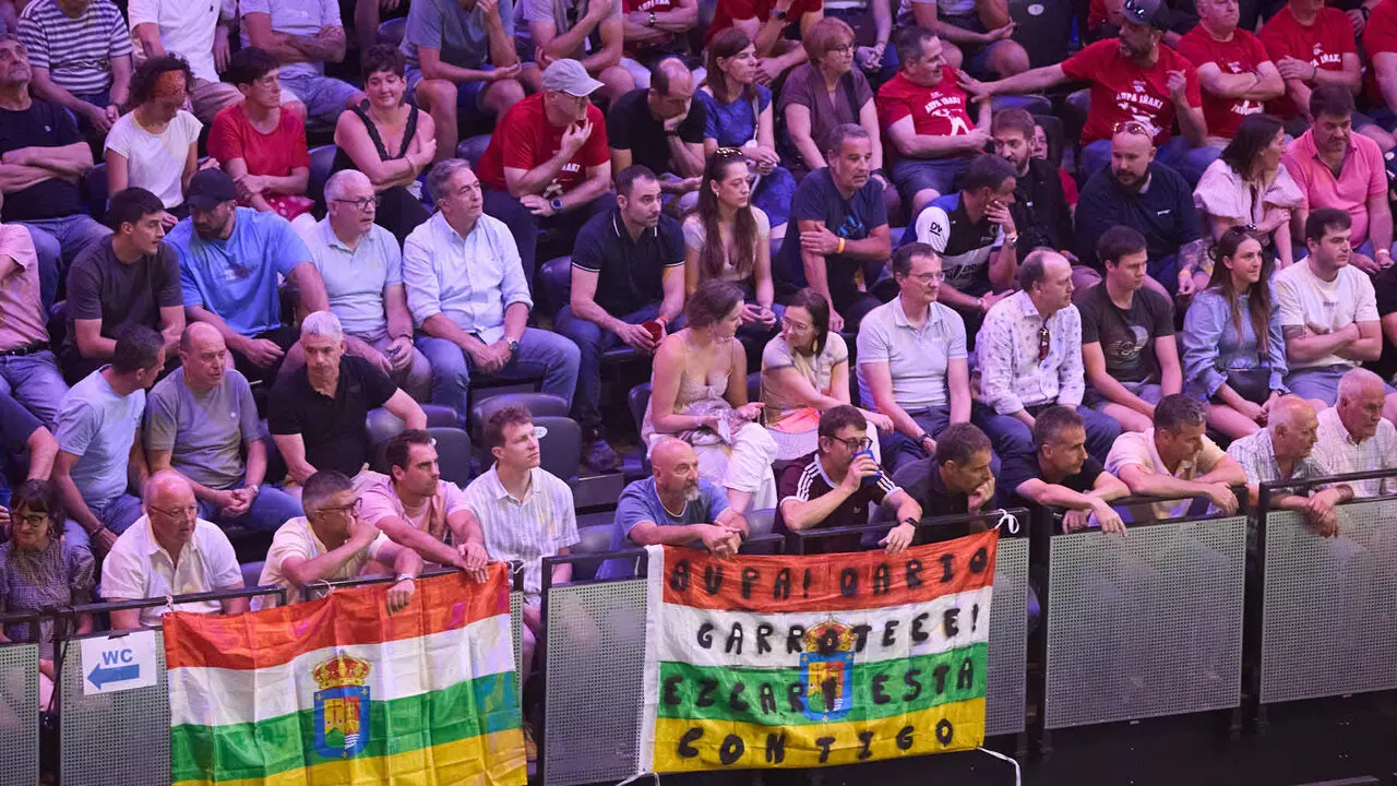 Las gradas del pabell&oacute;n Navarra Arena de Pamplona durante la Final del Campeonato Manomanista de pelota vasca entre I&ntilde;aki Artola y Dar&iacute;o G&oacute;mez. I&Ntilde;IGO ALZUGARAY