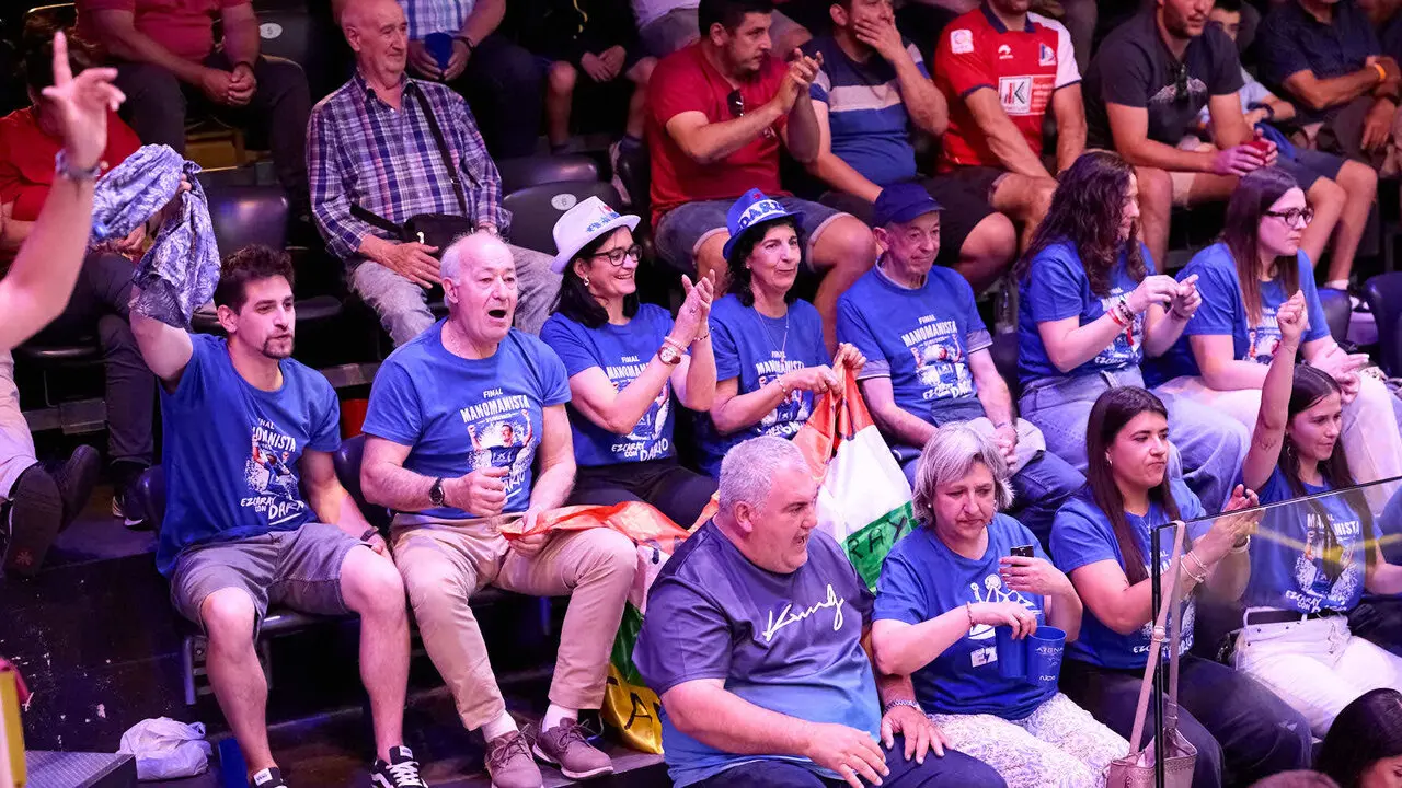Las gradas del pabell&oacute;n Navarra Arena de Pamplona durante la Final del Campeonato Manomanista de pelota vasca entre I&ntilde;aki Artola y Dar&iacute;o G&oacute;mez. I&Ntilde;IGO ALZUGARAY