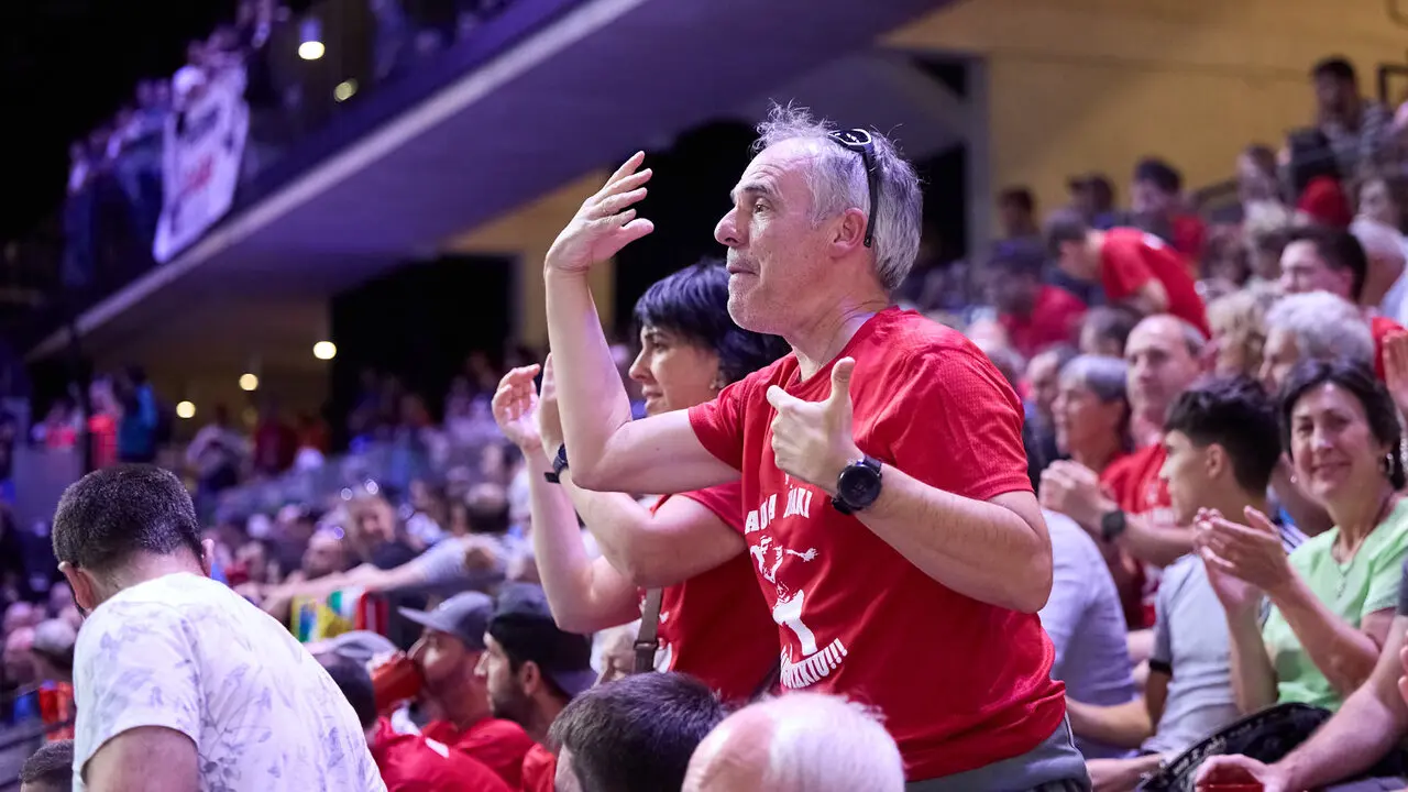 Las gradas del pabell&oacute;n Navarra Arena de Pamplona durante la Final del Campeonato Manomanista de pelota vasca entre I&ntilde;aki Artola y Dar&iacute;o G&oacute;mez. I&Ntilde;IGO ALZUGARAY
