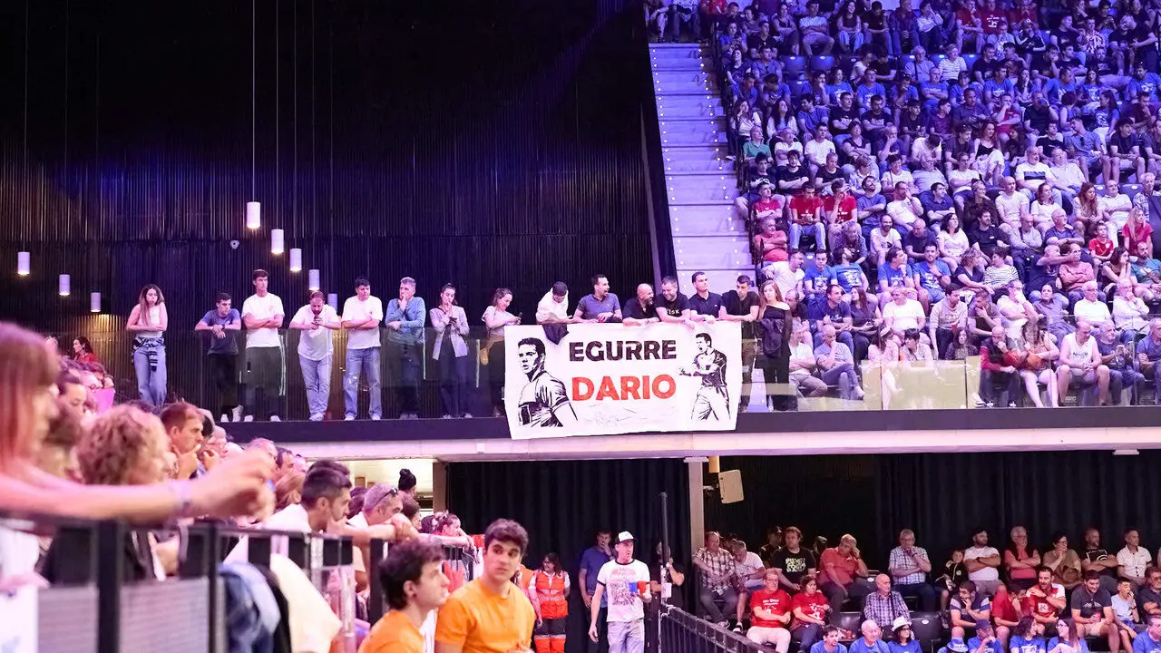 Las gradas del pabell&oacute;n Navarra Arena de Pamplona durante la Final del Campeonato Manomanista de pelota vasca entre I&ntilde;aki Artola y Dar&iacute;o G&oacute;mez. I&Ntilde;IGO ALZUGARAY