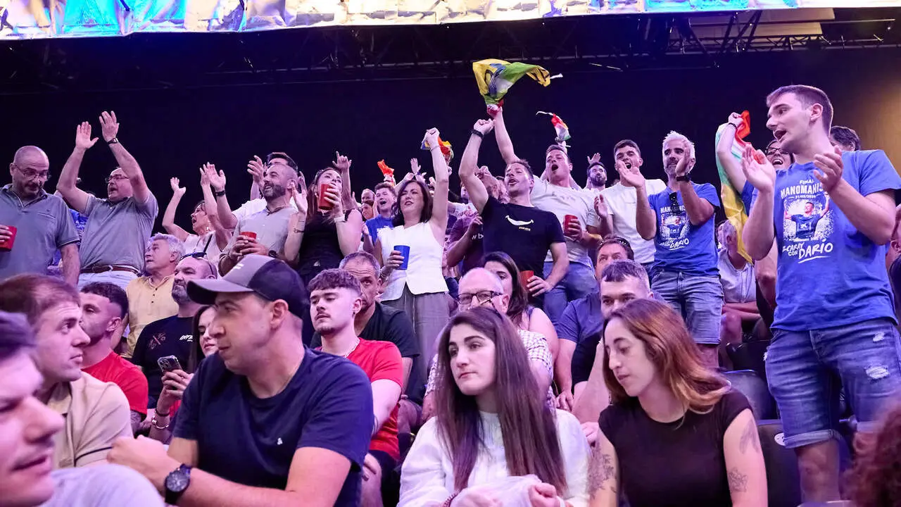 Las gradas del pabell&oacute;n Navarra Arena de Pamplona durante la Final del Campeonato Manomanista de pelota vasca entre I&ntilde;aki Artola y Dar&iacute;o G&oacute;mez. I&Ntilde;IGO ALZUGARAY