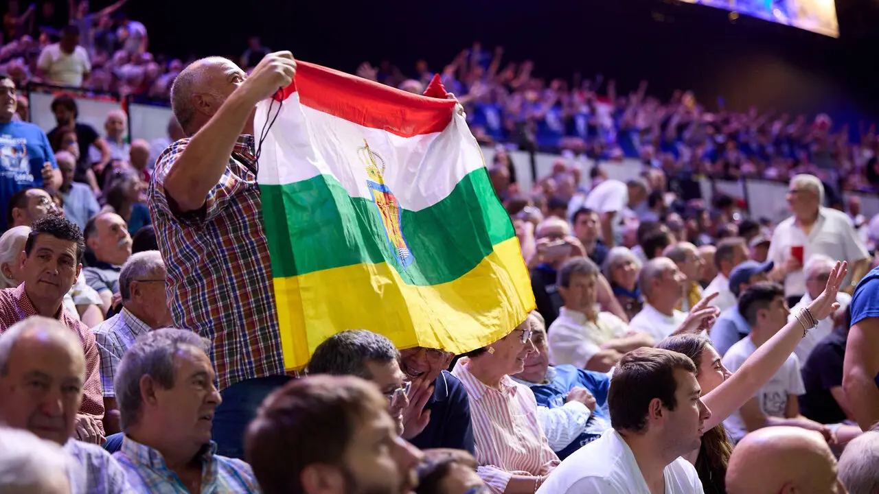 Las gradas del pabell&oacute;n Navarra Arena de Pamplona durante la Final del Campeonato Manomanista de pelota vasca entre I&ntilde;aki Artola y Dar&iacute;o G&oacute;mez. I&Ntilde;IGO ALZUGARAY