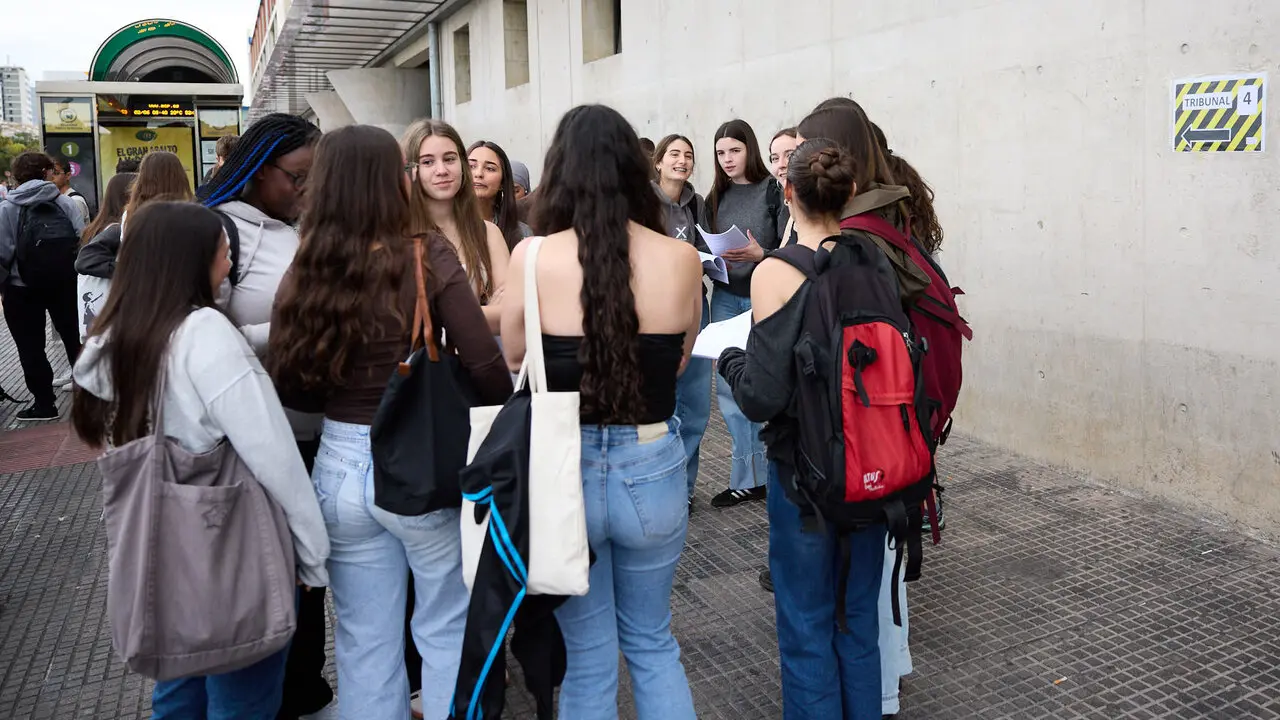 Inicio de la Prueba de Acceso a la Universidad (PAU) 2026, tambi&eacute;n conocida como selectividad, en la Universidad P&uacute;blica de Navarra (UPNA) en Pamplona. I&Ntilde;IGO ALZUGARAY
