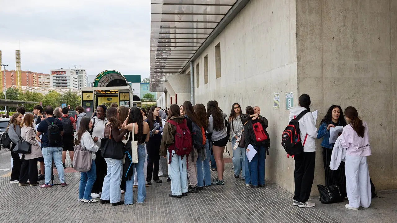 Inicio de la Prueba de Acceso a la Universidad (PAU) 2026, tambi&eacute;n conocida como selectividad, en la Universidad P&uacute;blica de Navarra (UPNA) en Pamplona. I&Ntilde;IGO ALZUGARAY