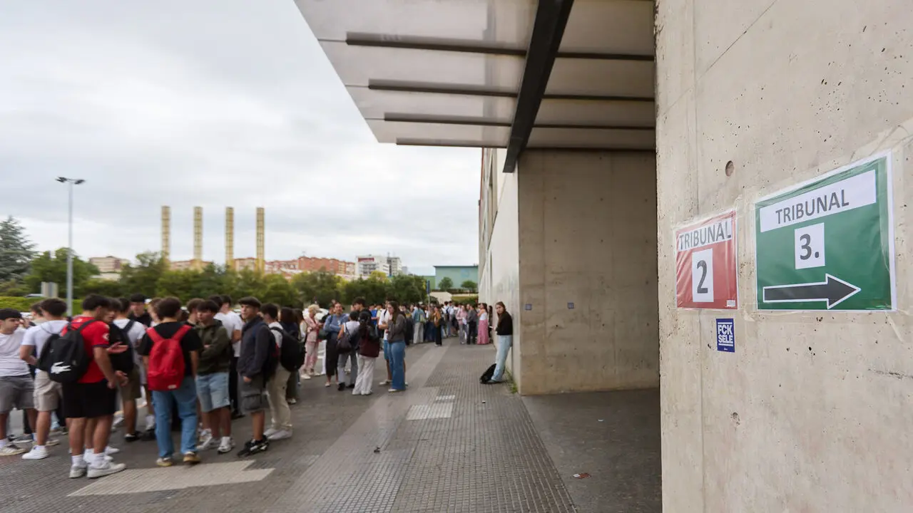 Inicio de la Prueba de Acceso a la Universidad (PAU) 2026, tambi&eacute;n conocida como selectividad, en la Universidad P&uacute;blica de Navarra (UPNA) en Pamplona. I&Ntilde;IGO ALZUGARAY