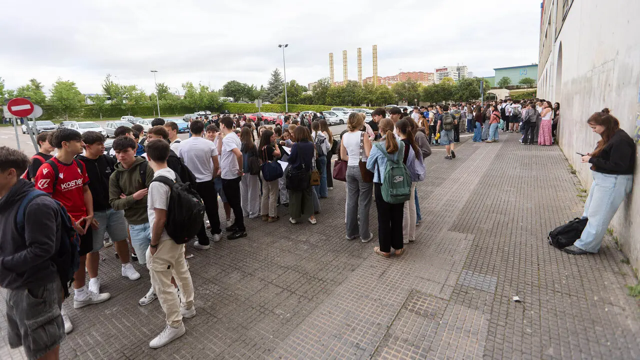Inicio de la Prueba de Acceso a la Universidad (PAU) 2026, tambi&eacute;n conocida como selectividad, en la Universidad P&uacute;blica de Navarra (UPNA) en Pamplona. I&Ntilde;IGO ALZUGARAY