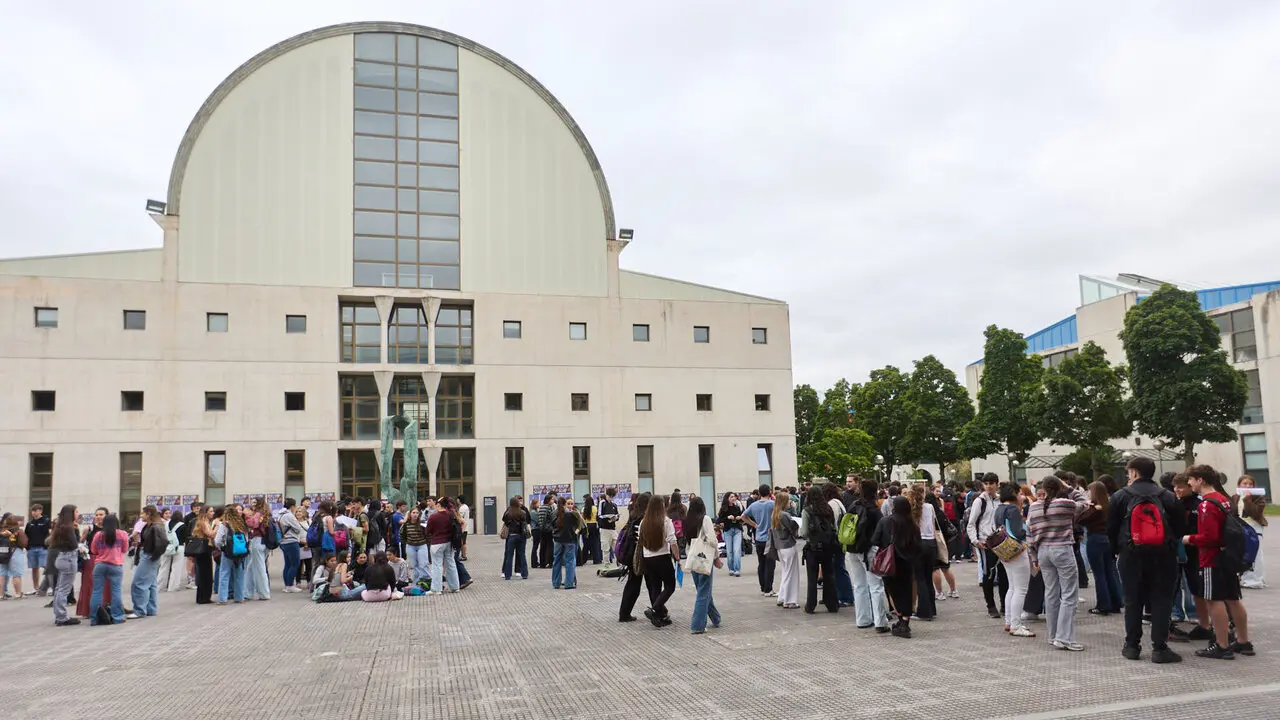 Inicio de la Prueba de Acceso a la Universidad (PAU) 2026, tambi&eacute;n conocida como selectividad, en la Universidad P&uacute;blica de Navarra (UPNA) en Pamplona. I&Ntilde;IGO ALZUGARAY