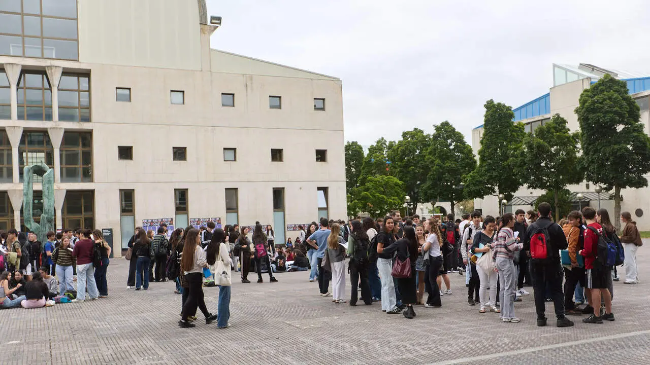 Inicio de la Prueba de Acceso a la Universidad (PAU) 2026, tambi&eacute;n conocida como selectividad, en la Universidad P&uacute;blica de Navarra (UPNA) en Pamplona. I&Ntilde;IGO ALZUGARAY