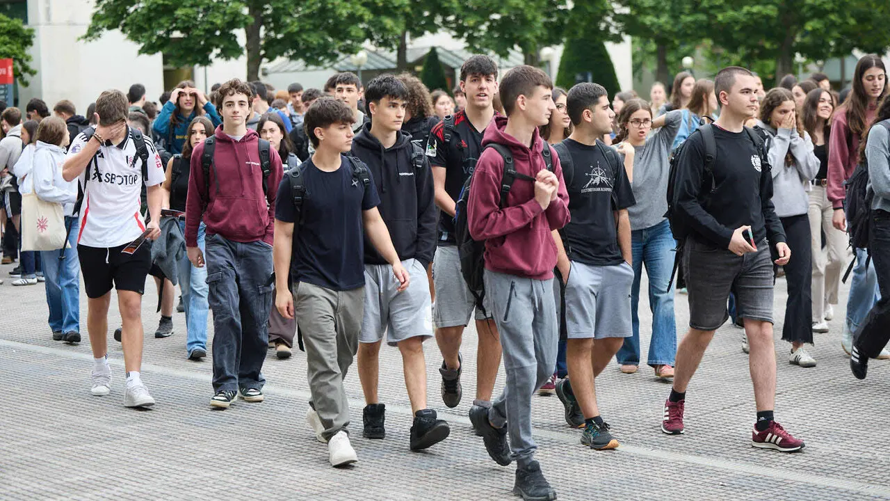Inicio de la Prueba de Acceso a la Universidad (PAU) 2026, tambi&eacute;n conocida como selectividad, en la Universidad P&uacute;blica de Navarra (UPNA) en Pamplona. I&Ntilde;IGO ALZUGARAY
