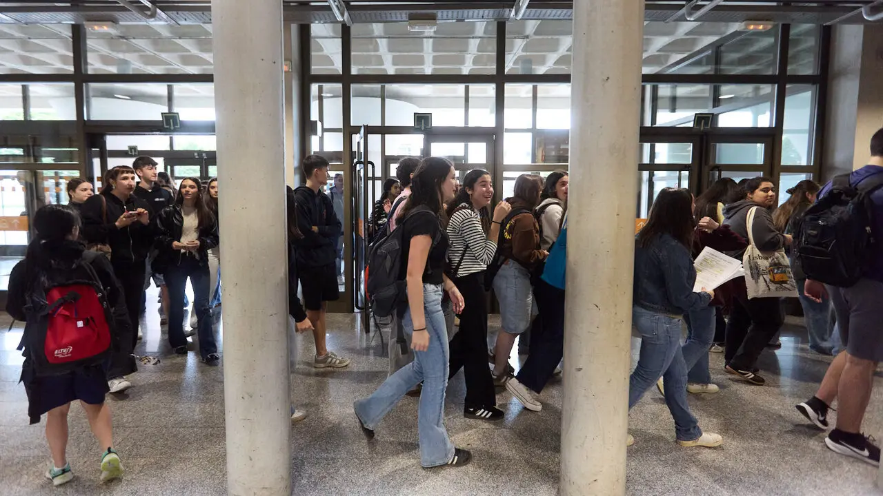 Inicio de la Prueba de Acceso a la Universidad (PAU) 2026, tambi&eacute;n conocida como selectividad, en la Universidad P&uacute;blica de Navarra (UPNA) en Pamplona. I&Ntilde;IGO ALZUGARAY