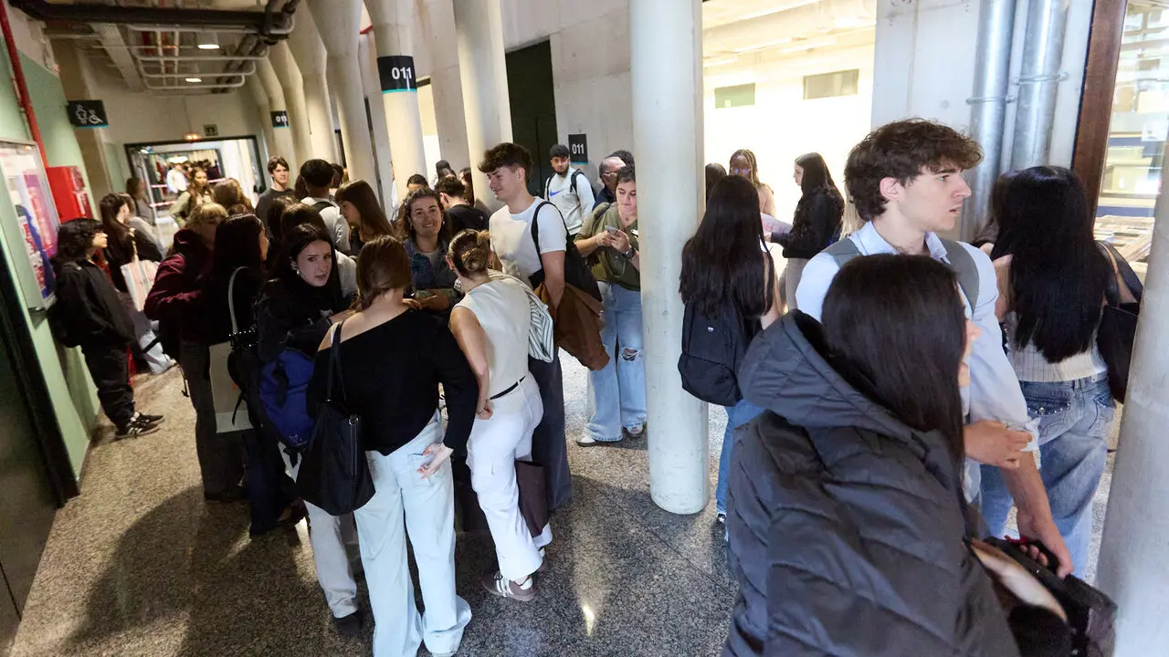 Inicio de la Prueba de Acceso a la Universidad (PAU) 2026, tambi&eacute;n conocida como selectividad, en la Universidad P&uacute;blica de Navarra (UPNA) en Pamplona. I&Ntilde;IGO ALZUGARAY