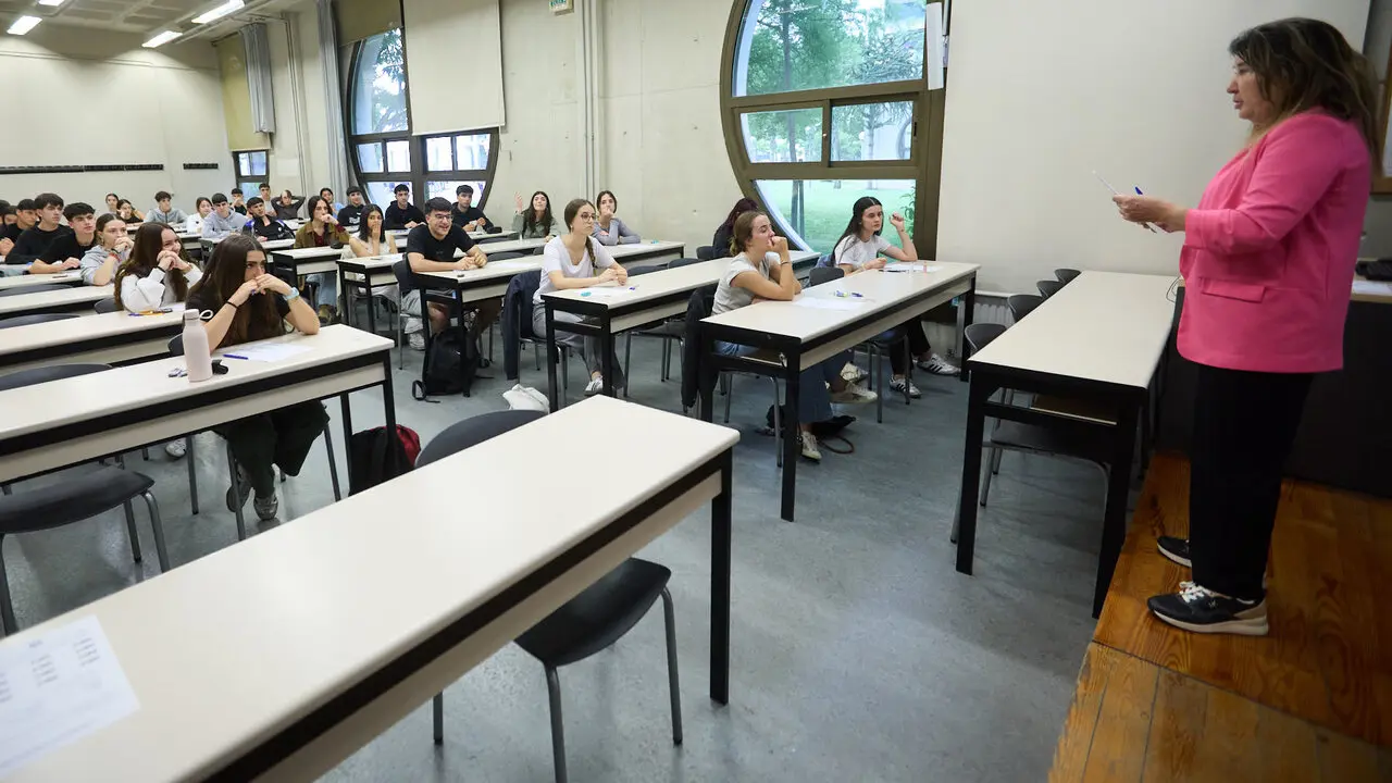 Inicio de la Prueba de Acceso a la Universidad (PAU) 2026, tambi&eacute;n conocida como selectividad, en la Universidad P&uacute;blica de Navarra (UPNA) en Pamplona. I&Ntilde;IGO ALZUGARAY