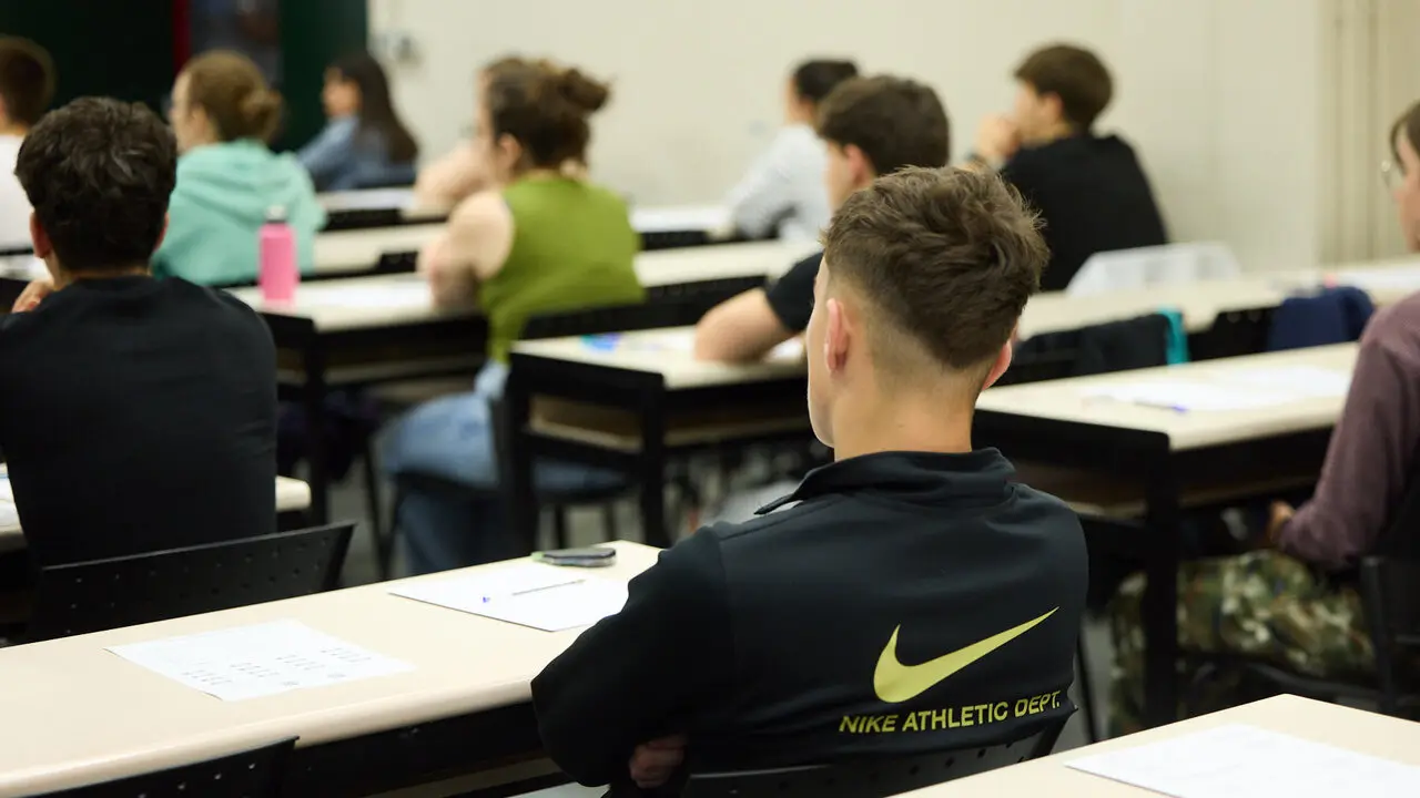 Inicio de la Prueba de Acceso a la Universidad (PAU) 2026, tambi&eacute;n conocida como selectividad, en la Universidad P&uacute;blica de Navarra (UPNA) en Pamplona. I&Ntilde;IGO ALZUGARAY