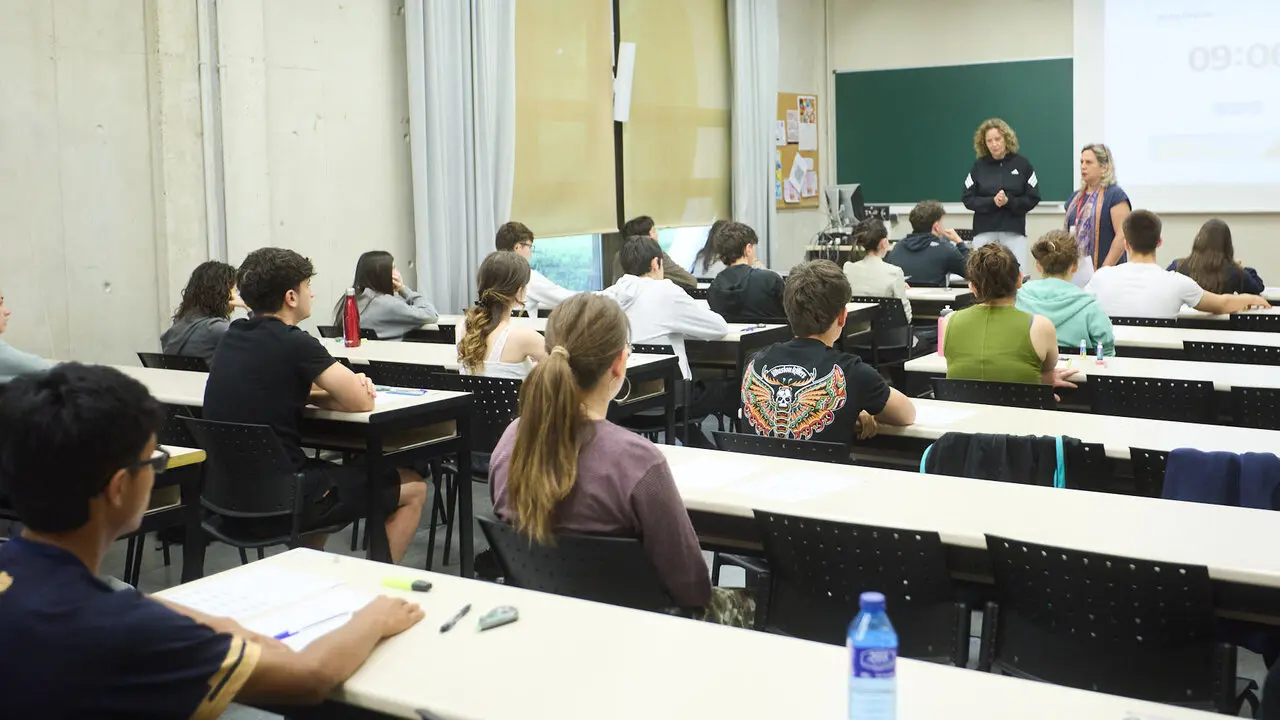 Inicio de la Prueba de Acceso a la Universidad (PAU) 2026, tambi&eacute;n conocida como selectividad, en la Universidad P&uacute;blica de Navarra (UPNA) en Pamplona. I&Ntilde;IGO ALZUGARAY
