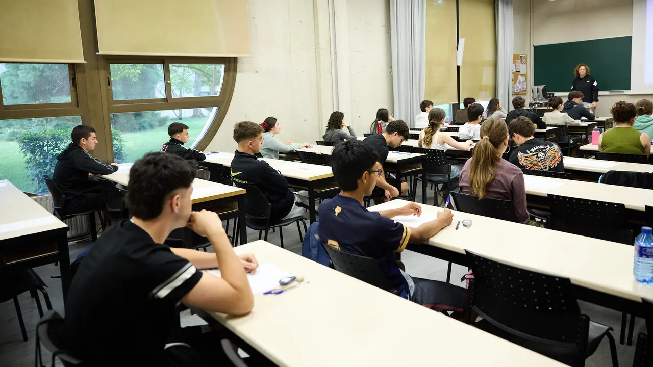 Inicio de la Prueba de Acceso a la Universidad (PAU) 2026, tambi&eacute;n conocida como selectividad, en la Universidad P&uacute;blica de Navarra (UPNA) en Pamplona. I&Ntilde;IGO ALZUGARAY