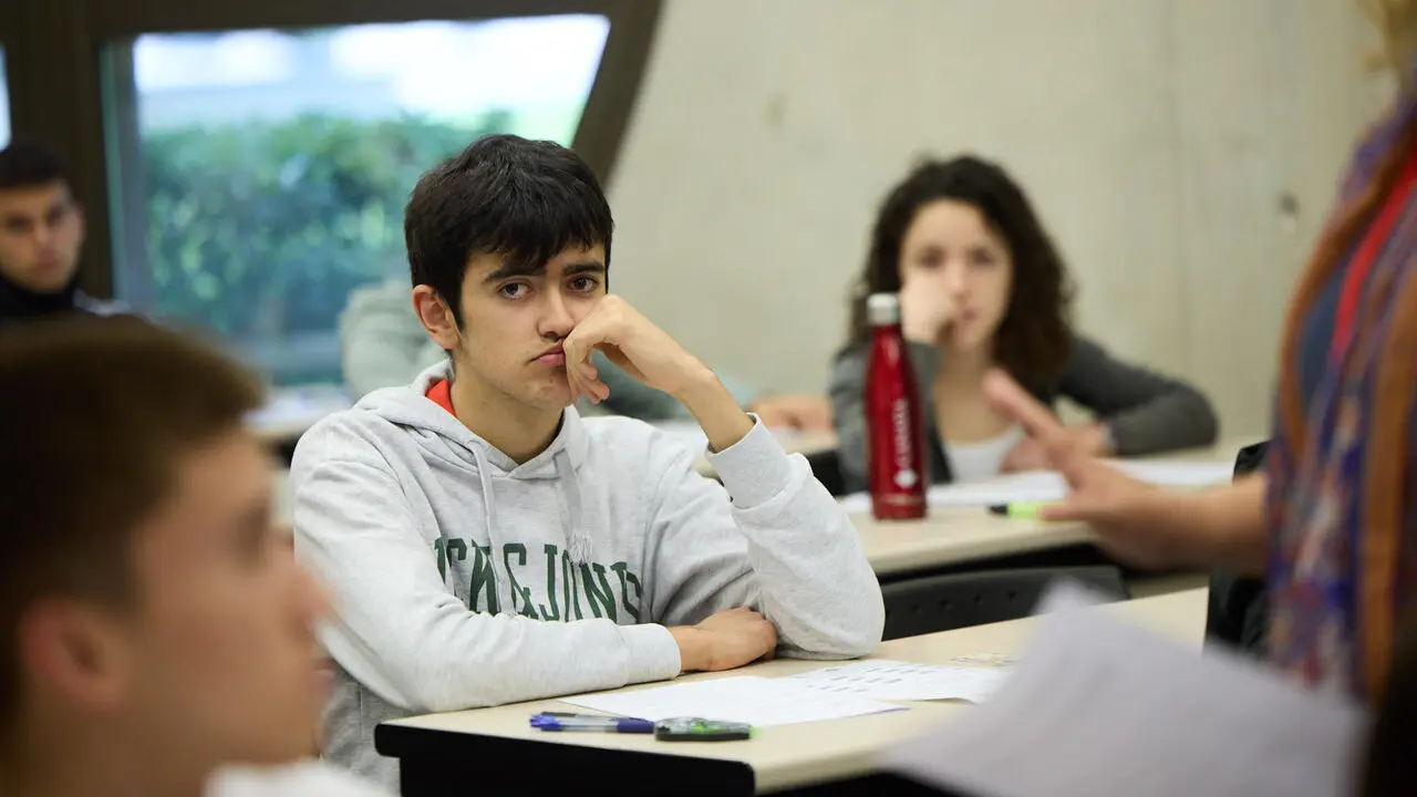 Inicio de la Prueba de Acceso a la Universidad (PAU) 2026, tambi&eacute;n conocida como selectividad, en la Universidad P&uacute;blica de Navarra (UPNA) en Pamplona. I&Ntilde;IGO ALZUGARAY